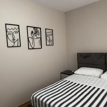 Arya Apartment