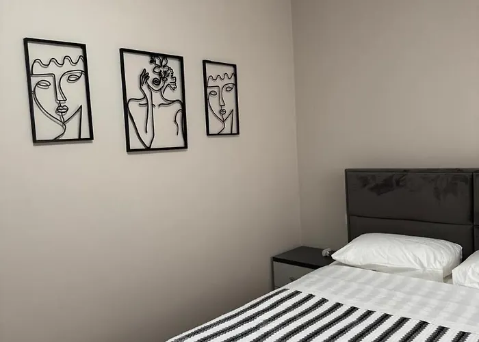 Arya Apartment